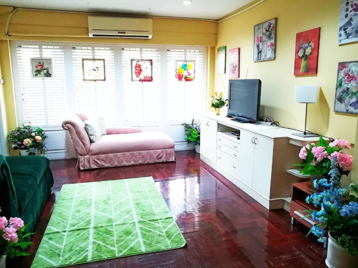 Nakhon Latphrao Vandrarhem Bangkok Exteriör bild