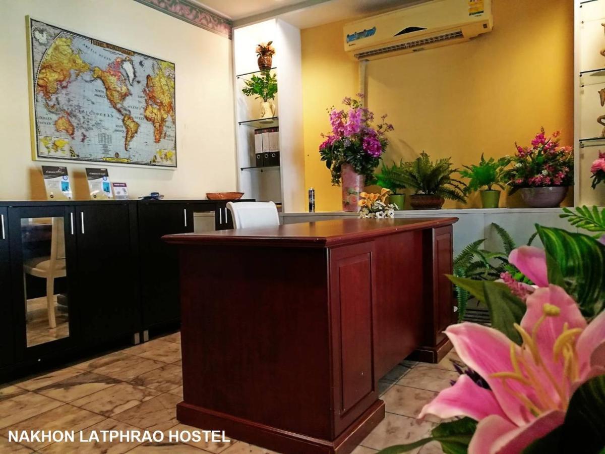 Nakhon Latphrao Vandrarhem Bangkok Exteriör bild
